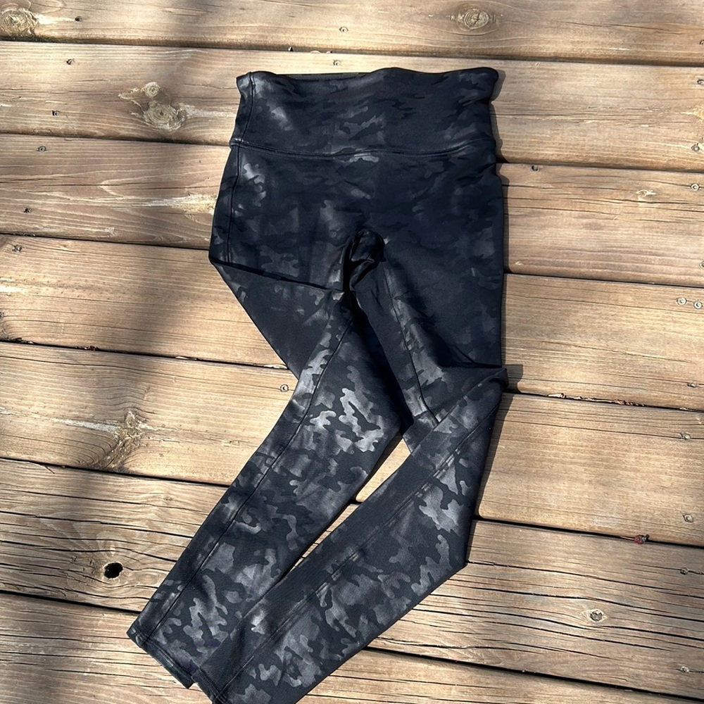 SPANX seamless legging subtle camo medium faux leather womens fall‎  going out